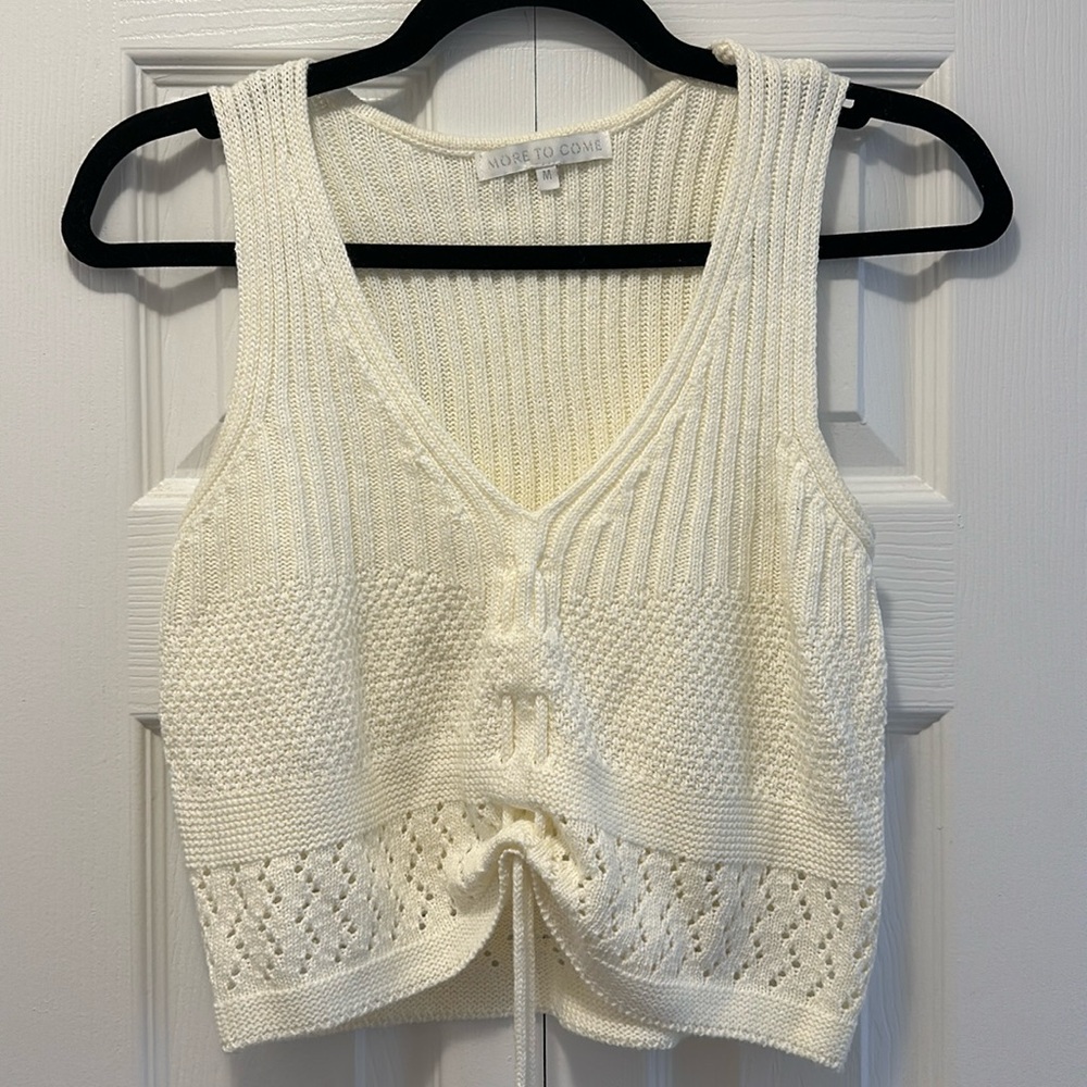 Medium, crème, crotchet top.
